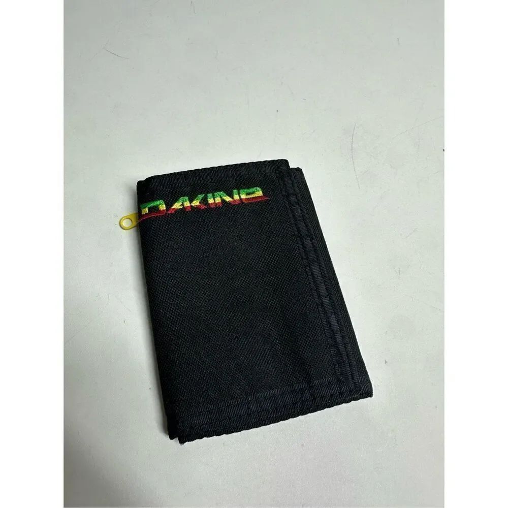 Dakine Vert Rail Wallet 5 slots ID Window Black Coin Zip Embroidered Logo EUC